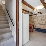 2 Bedroom Cozy In * ティスノ